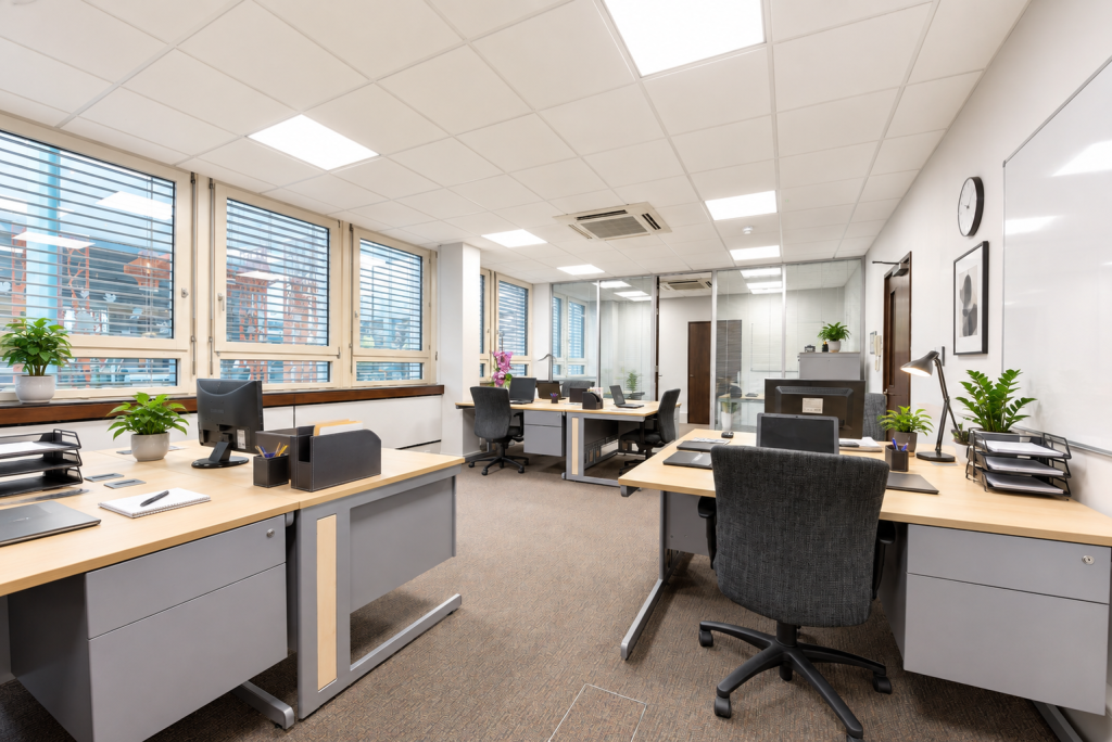13 Desk with Private Management Suite