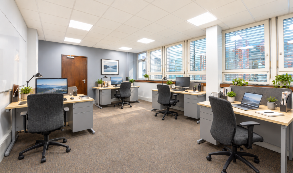 6 Desk Office